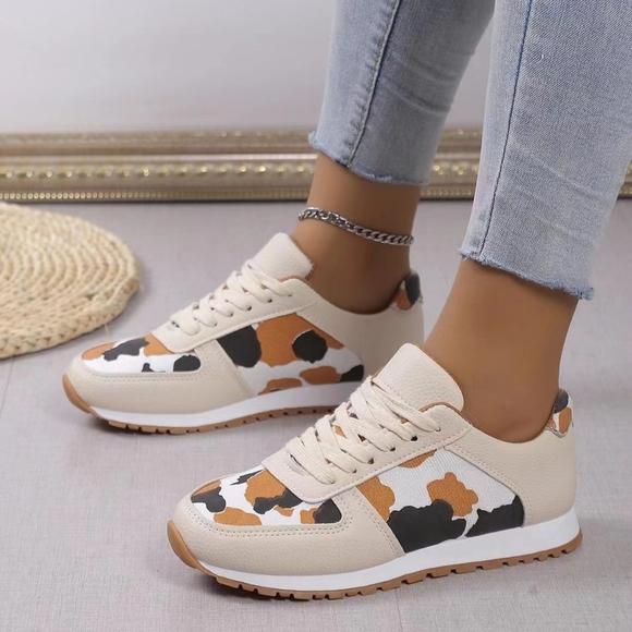 White Tie and Fly Printed Sneakers - Picture 4 of 7